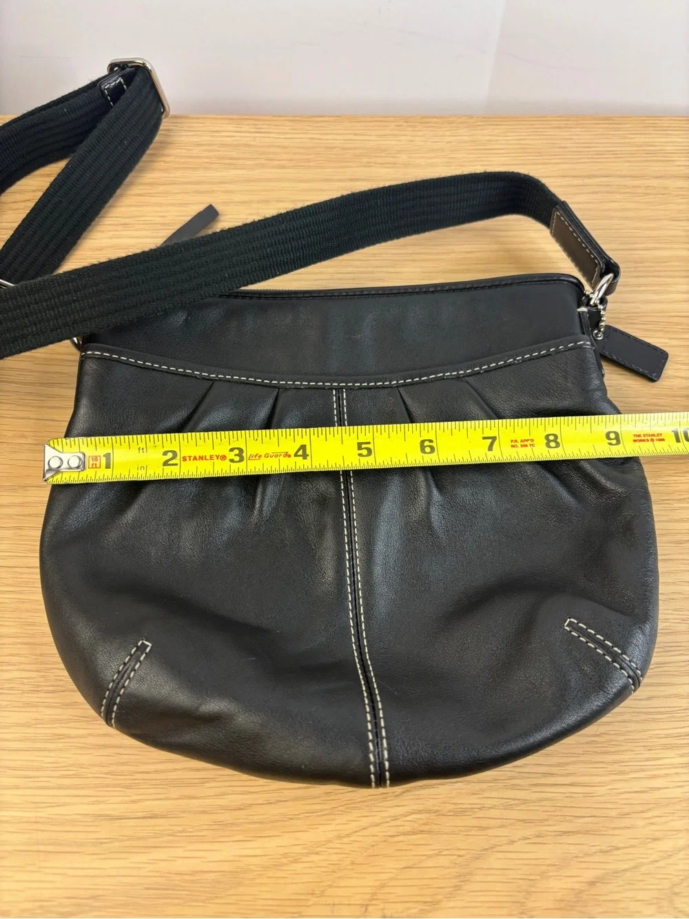 Y2K Vintage Coach Soho Pleated Black Leather Crossbody Swingpack bag
